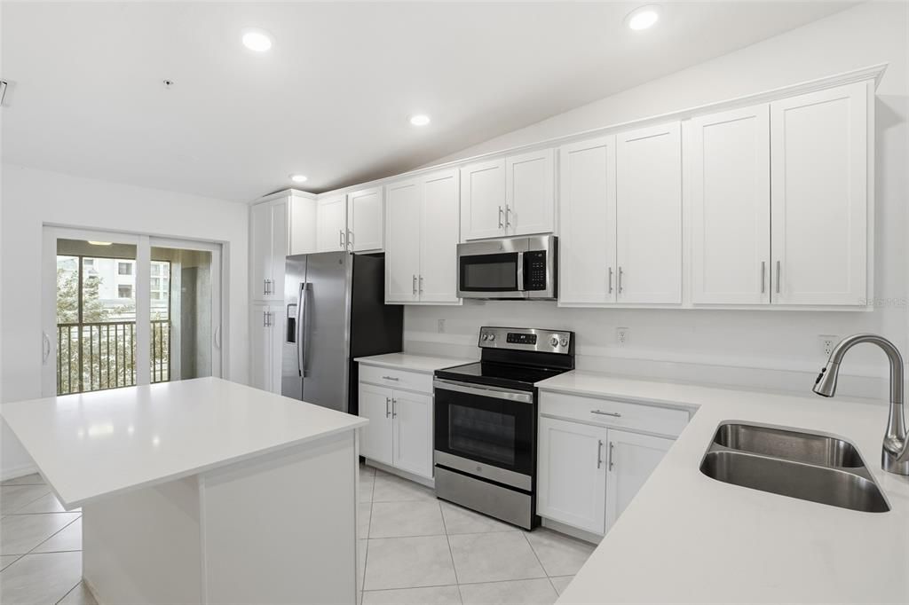 На продажу: $329,000 (2 спален, 2 ванн, 1422 Квадратных фут)