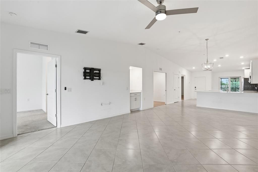 На продажу: $329,000 (2 спален, 2 ванн, 1422 Квадратных фут)