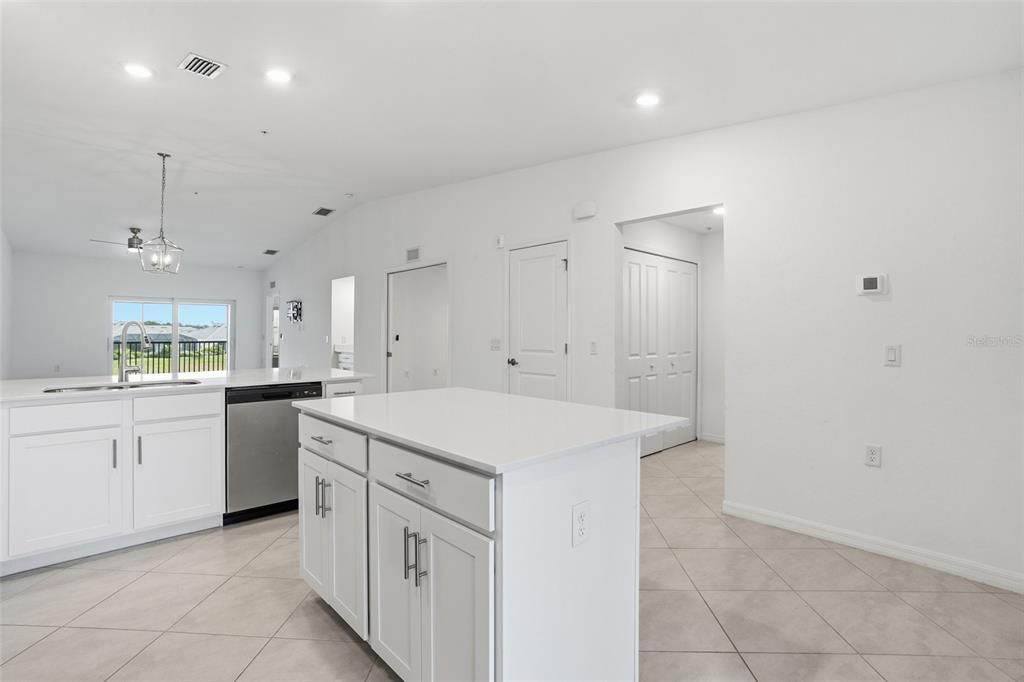 На продажу: $329,000 (2 спален, 2 ванн, 1422 Квадратных фут)