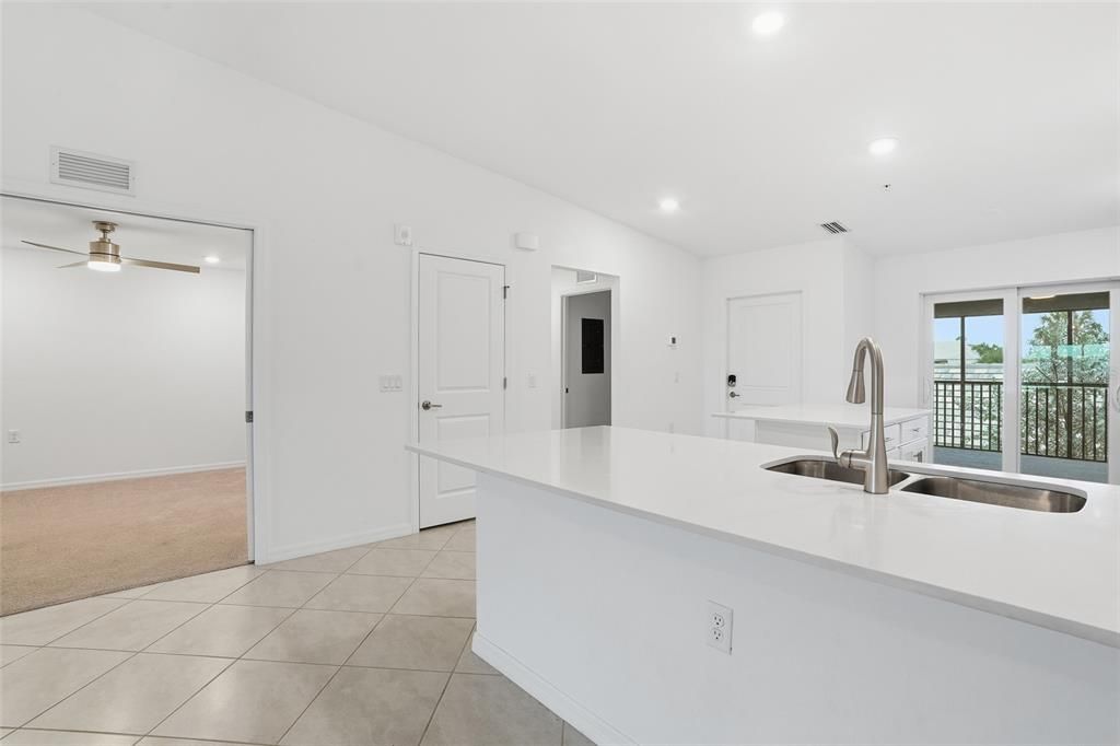 На продажу: $329,000 (2 спален, 2 ванн, 1422 Квадратных фут)