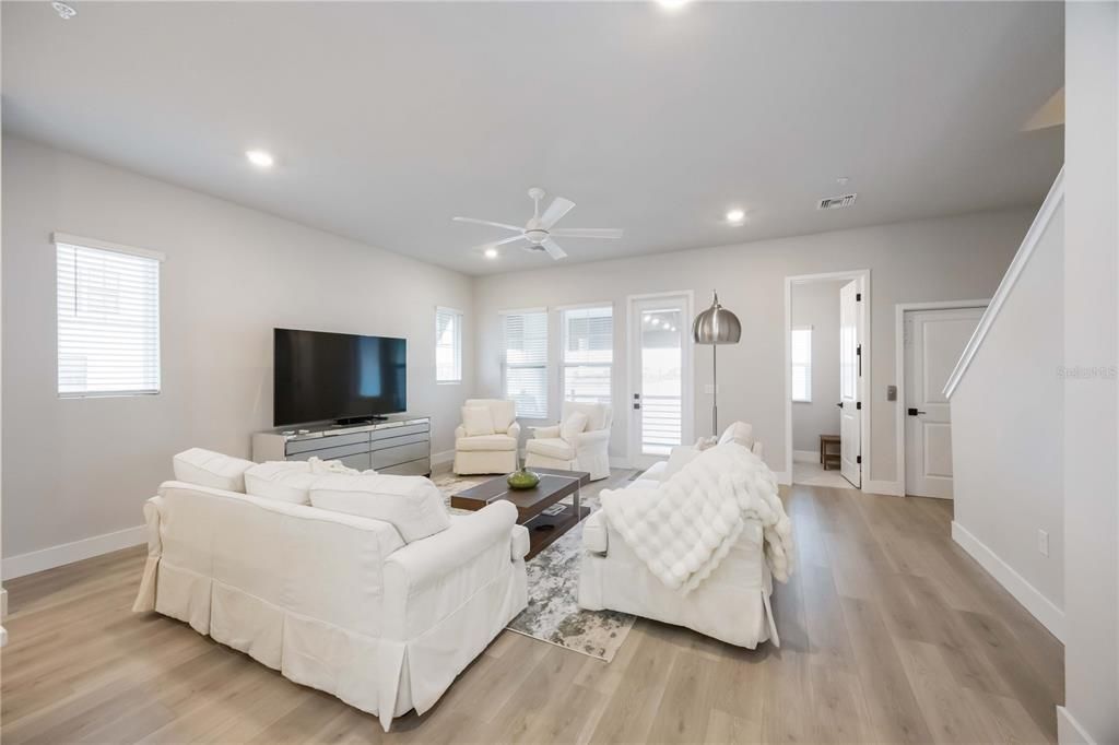 For Sale: $999,000 (3 beds, 3 baths, 2387 Square Feet)