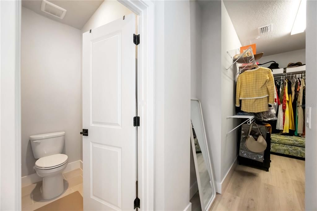 For Sale: $999,000 (3 beds, 3 baths, 2387 Square Feet)