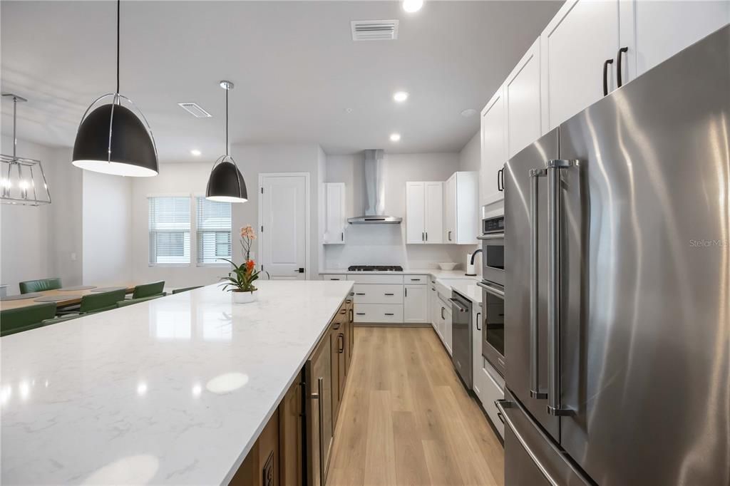 For Sale: $999,000 (3 beds, 3 baths, 2387 Square Feet)