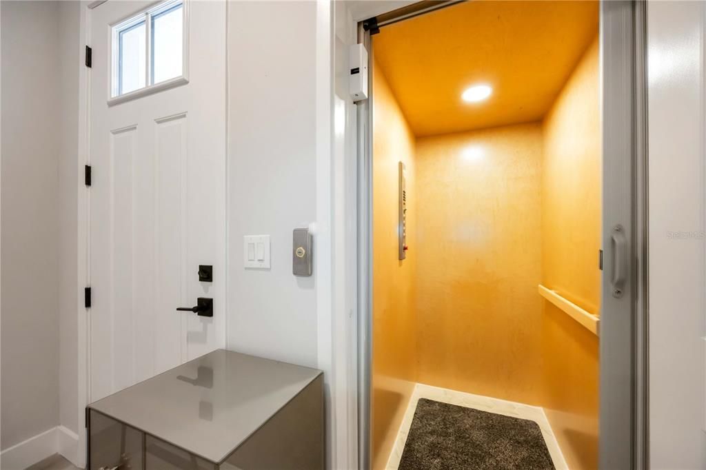 For Sale: $999,000 (3 beds, 3 baths, 2387 Square Feet)