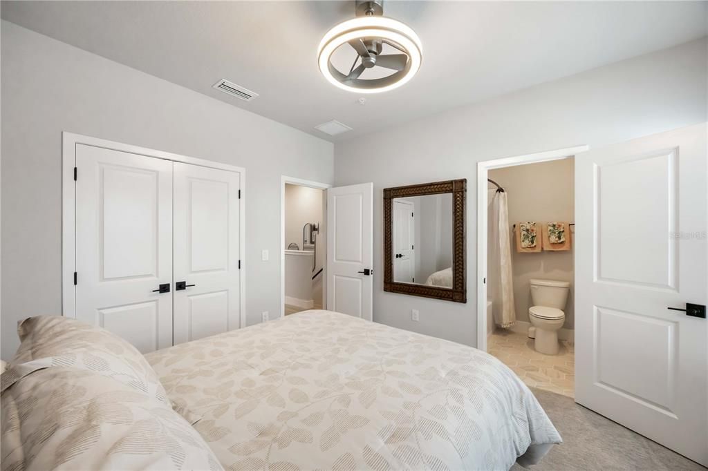 For Sale: $999,000 (3 beds, 3 baths, 2387 Square Feet)