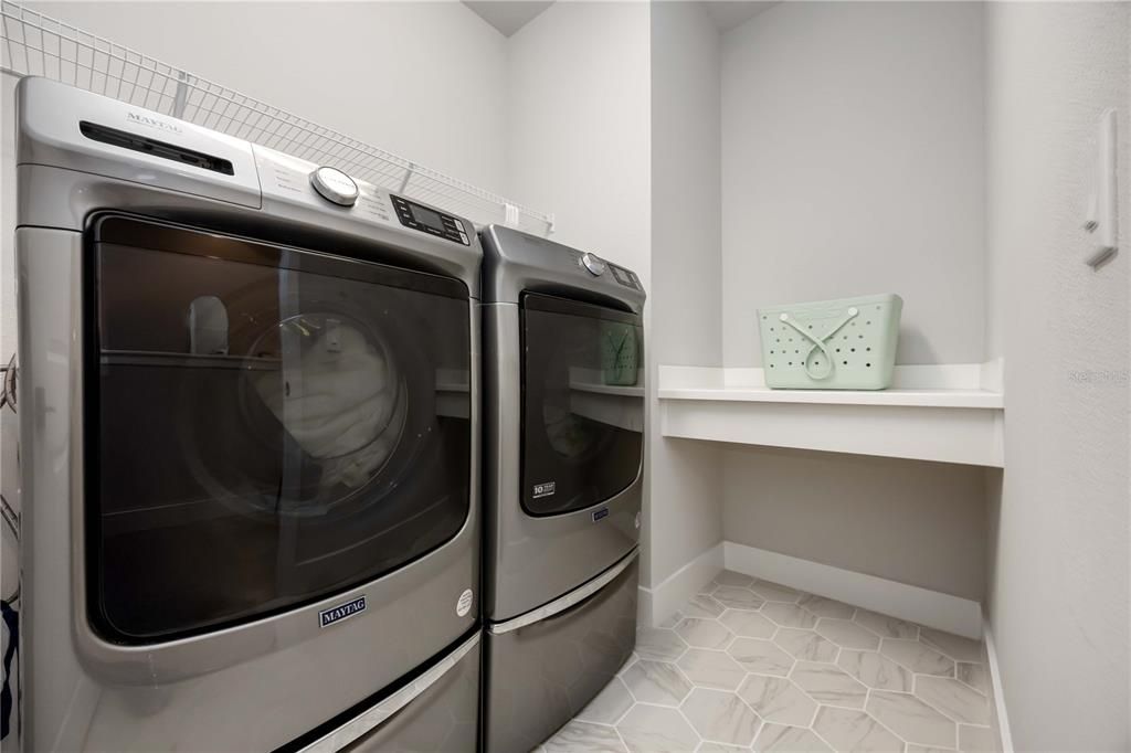 For Sale: $999,000 (3 beds, 3 baths, 2387 Square Feet)