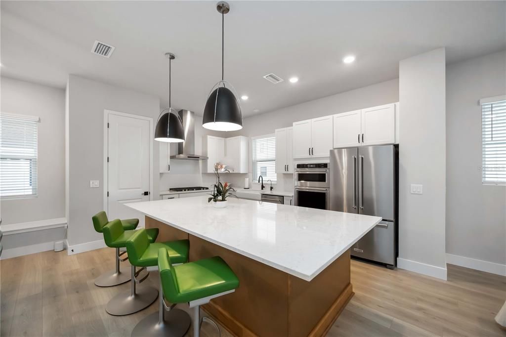 For Sale: $999,000 (3 beds, 3 baths, 2387 Square Feet)