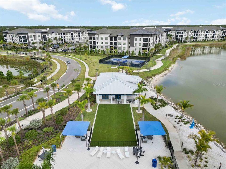 For Sale: $999,000 (3 beds, 3 baths, 2387 Square Feet)