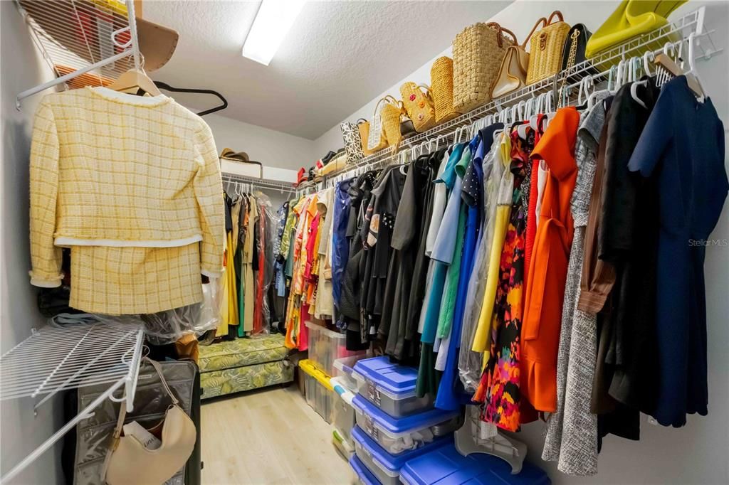 For Sale: $999,000 (3 beds, 3 baths, 2387 Square Feet)