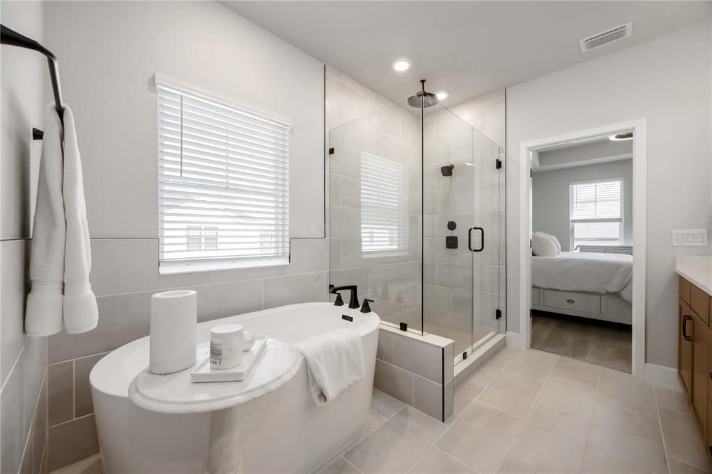 For Sale: $999,000 (3 beds, 3 baths, 2387 Square Feet)