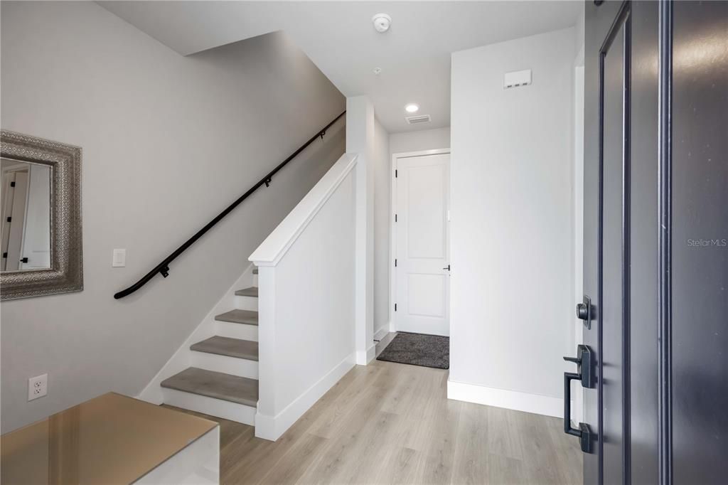 For Sale: $999,000 (3 beds, 3 baths, 2387 Square Feet)