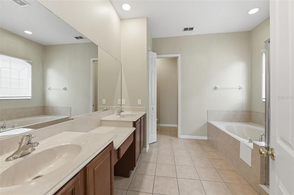 На продажу: $474,900 (4 спален, 2 ванн, 2704 Квадратных фут)