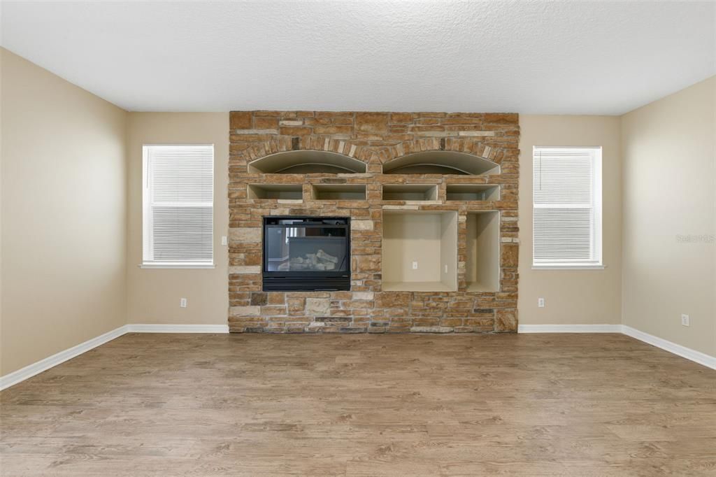 На продажу: $474,900 (4 спален, 2 ванн, 2704 Квадратных фут)