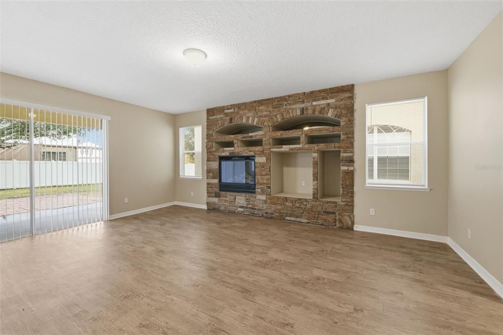 На продажу: $474,900 (4 спален, 2 ванн, 2704 Квадратных фут)