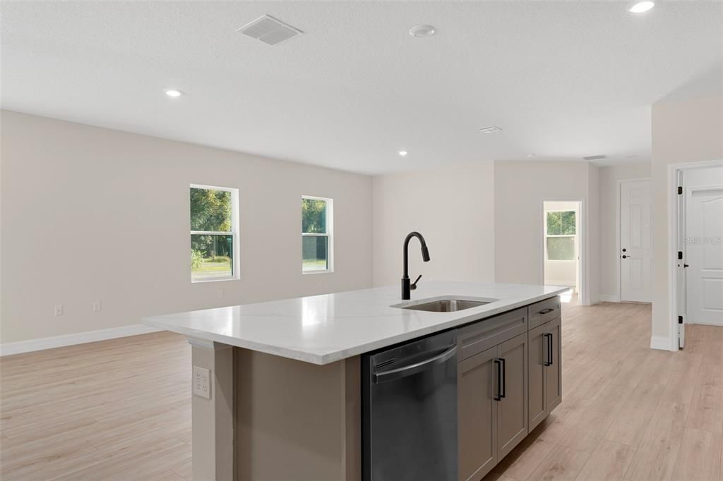 待售: $379,900 (4 贝兹, 3 浴室, 1990 平方英尺)