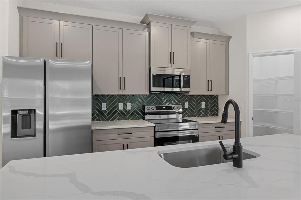 待售: $379,900 (4 贝兹, 3 浴室, 1990 平方英尺)