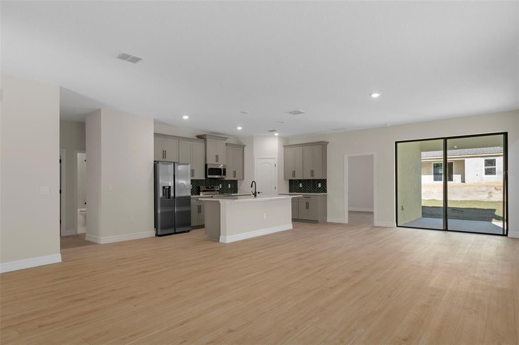 待售: $379,900 (4 贝兹, 3 浴室, 1990 平方英尺)