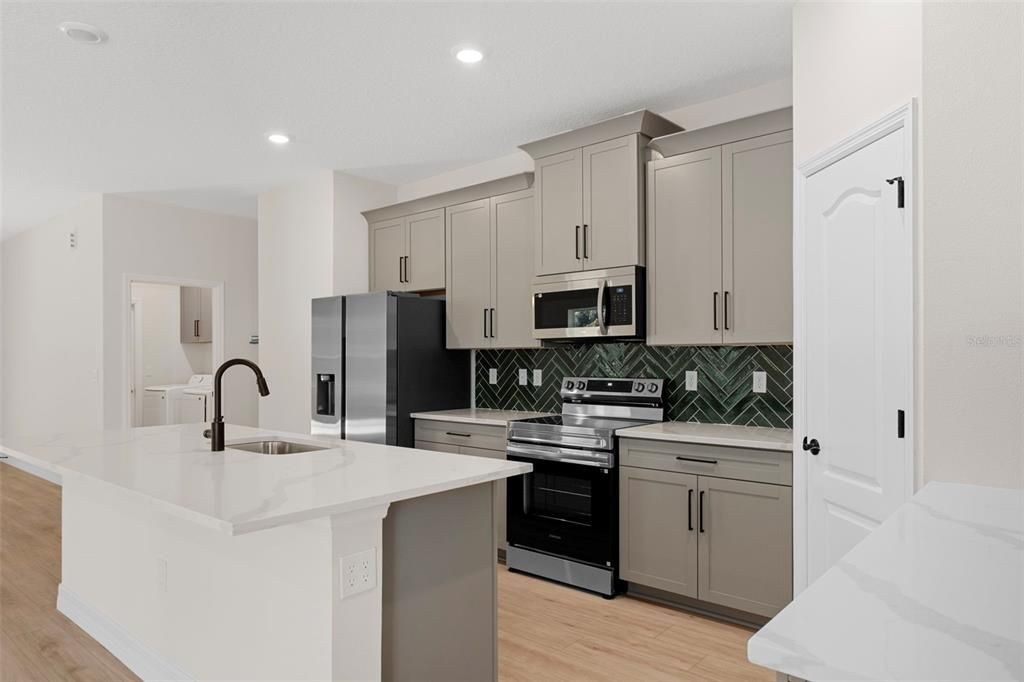 待售: $379,900 (4 贝兹, 3 浴室, 1990 平方英尺)