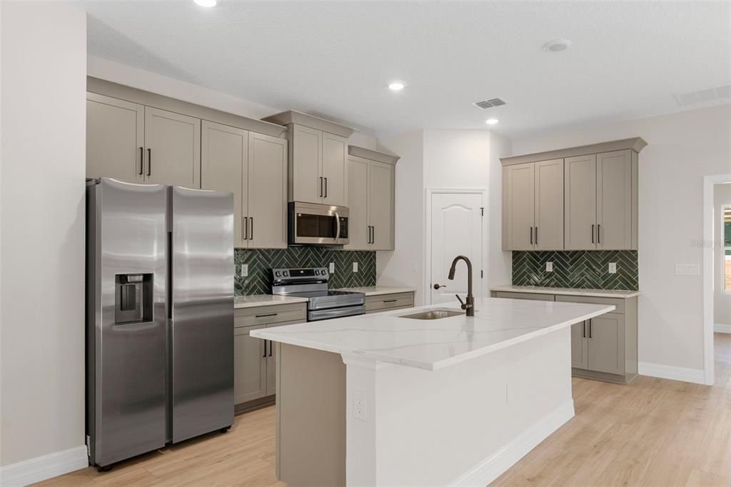 待售: $379,900 (4 贝兹, 3 浴室, 1990 平方英尺)