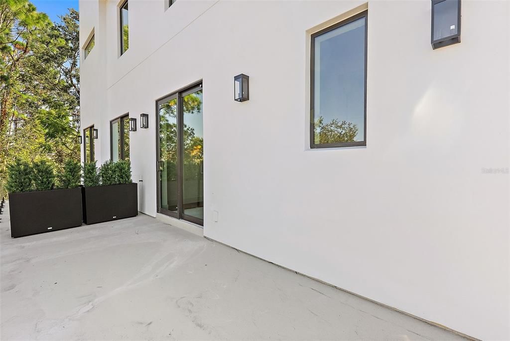 For Sale: $999,900 (4 beds, 3 baths, 2474 Square Feet)