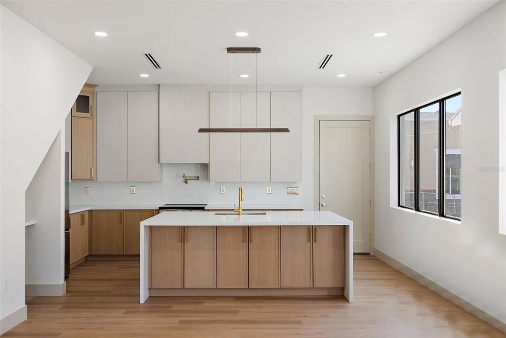 For Sale: $999,900 (4 beds, 3 baths, 2474 Square Feet)