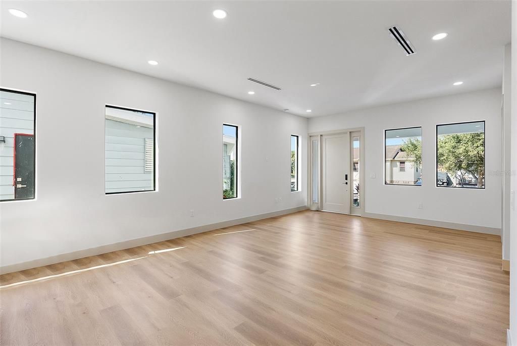 For Sale: $999,900 (4 beds, 3 baths, 2474 Square Feet)