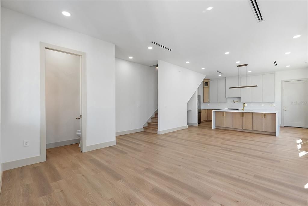 For Sale: $999,900 (4 beds, 3 baths, 2474 Square Feet)