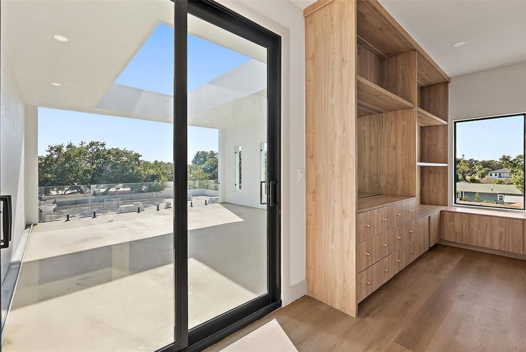 For Sale: $999,900 (4 beds, 3 baths, 2474 Square Feet)