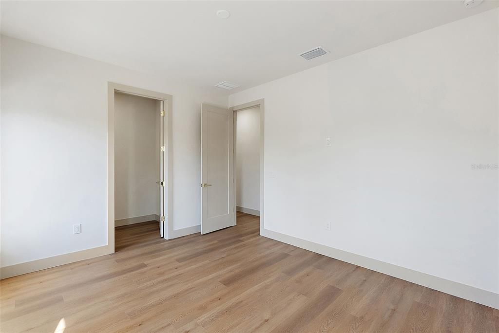 For Sale: $999,900 (4 beds, 3 baths, 2474 Square Feet)