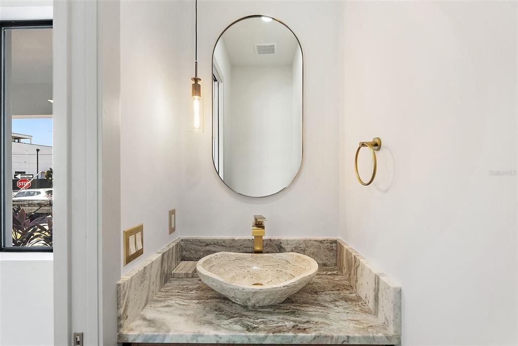 For Sale: $999,900 (4 beds, 3 baths, 2474 Square Feet)