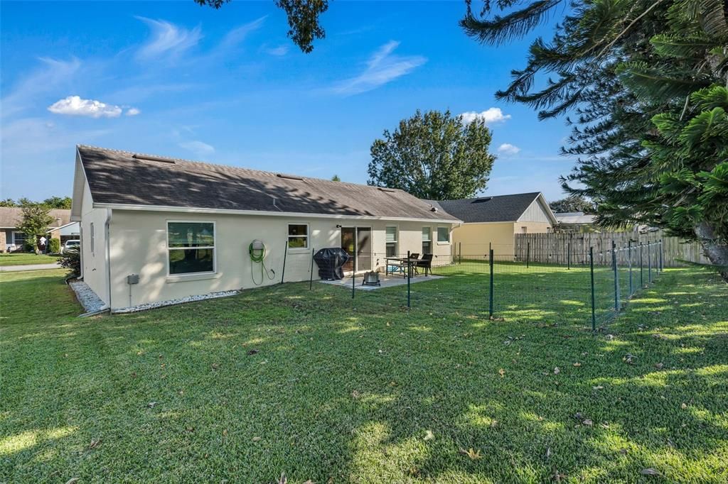 For Sale: $350,000 (3 beds, 2 baths, 1032 Square Feet)