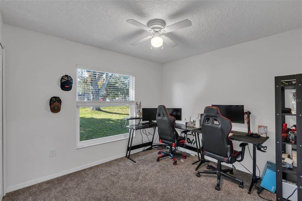 For Sale: $350,000 (3 beds, 2 baths, 1032 Square Feet)