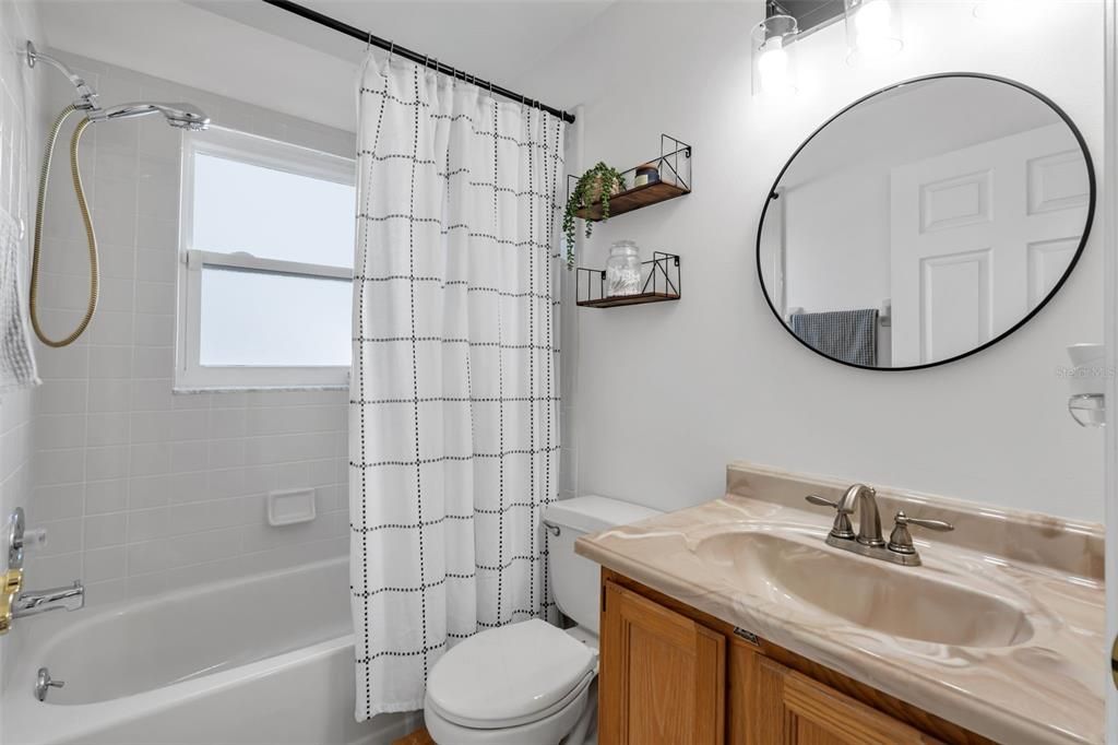 For Sale: $350,000 (3 beds, 2 baths, 1032 Square Feet)