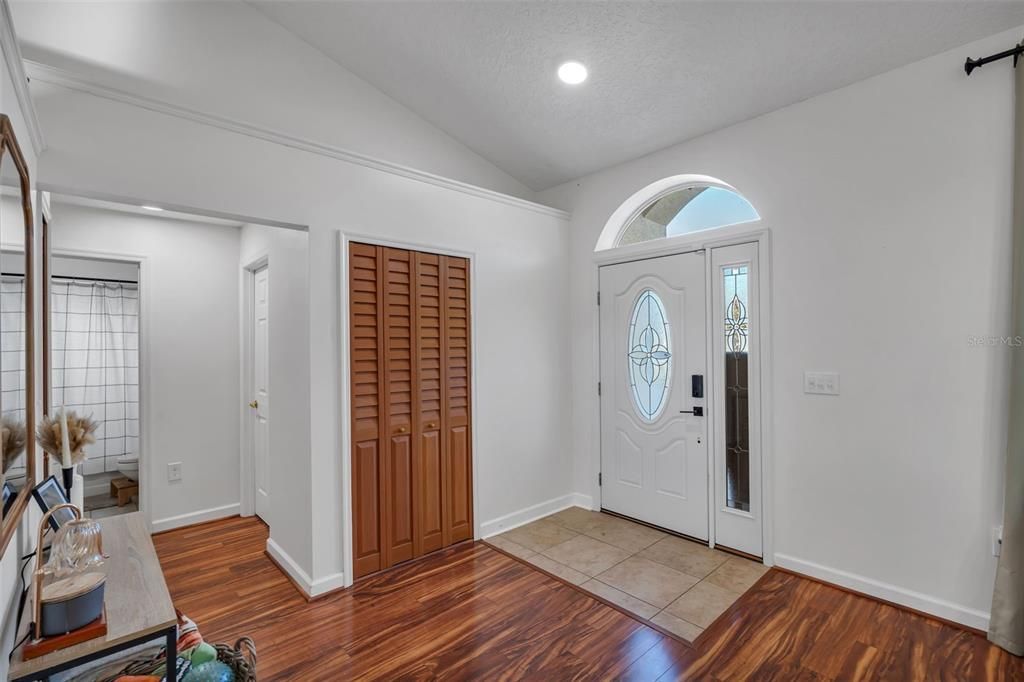 For Sale: $350,000 (3 beds, 2 baths, 1032 Square Feet)