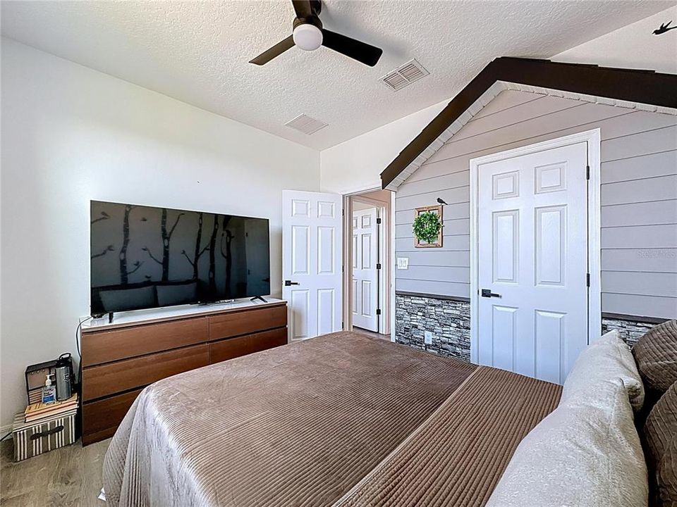 For Sale: $529,900 (4 beds, 2 baths, 2529 Square Feet)