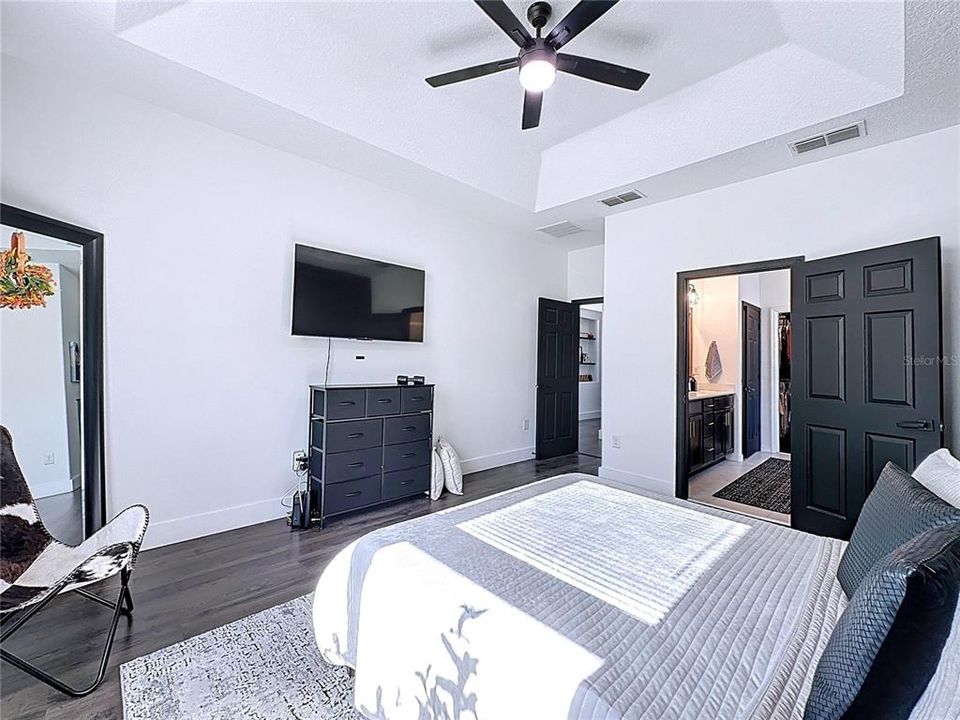 For Sale: $529,900 (4 beds, 2 baths, 2529 Square Feet)