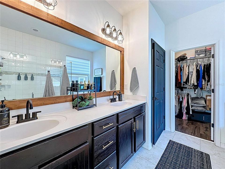 For Sale: $529,900 (4 beds, 2 baths, 2529 Square Feet)