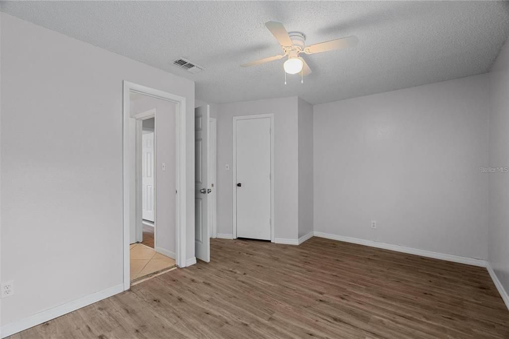 Под контрактом: $119,900 (2 спален, 1 ванн, 870 Квадратных фут)