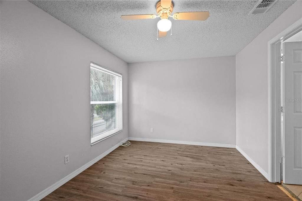 Под контрактом: $119,900 (2 спален, 1 ванн, 870 Квадратных фут)