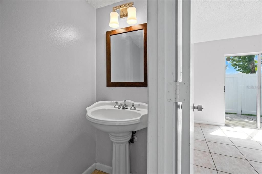 Под контрактом: $119,900 (2 спален, 1 ванн, 870 Квадратных фут)