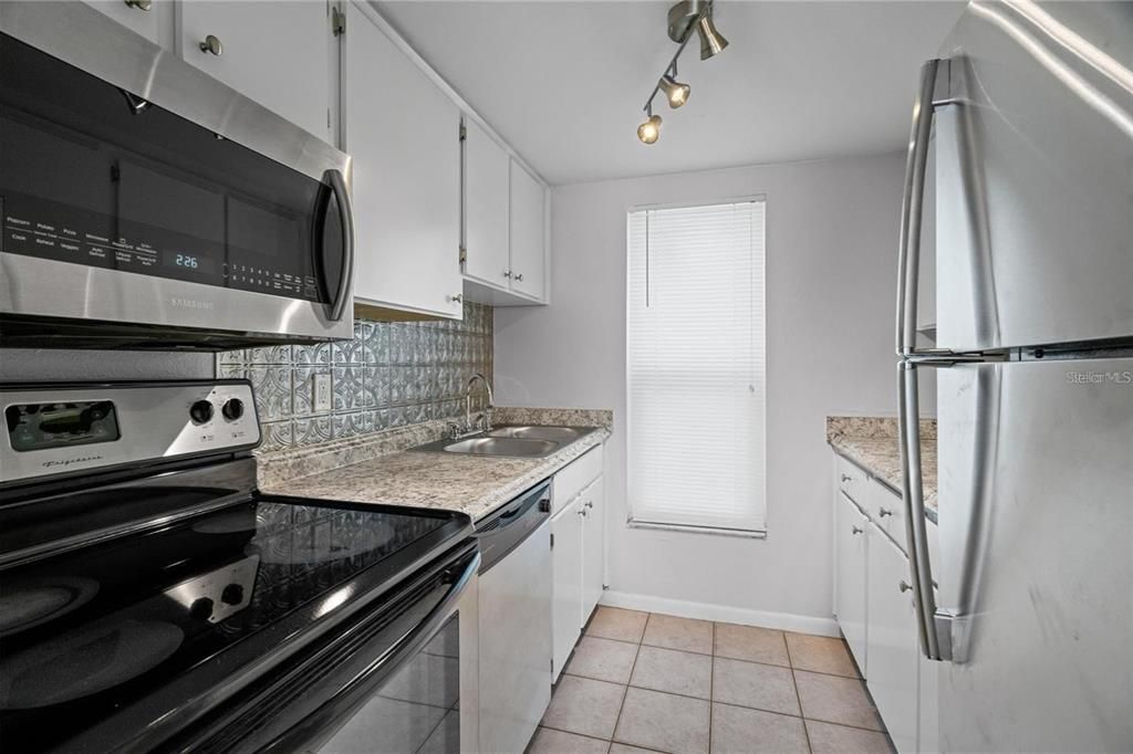 Под контрактом: $119,900 (2 спален, 1 ванн, 870 Квадратных фут)