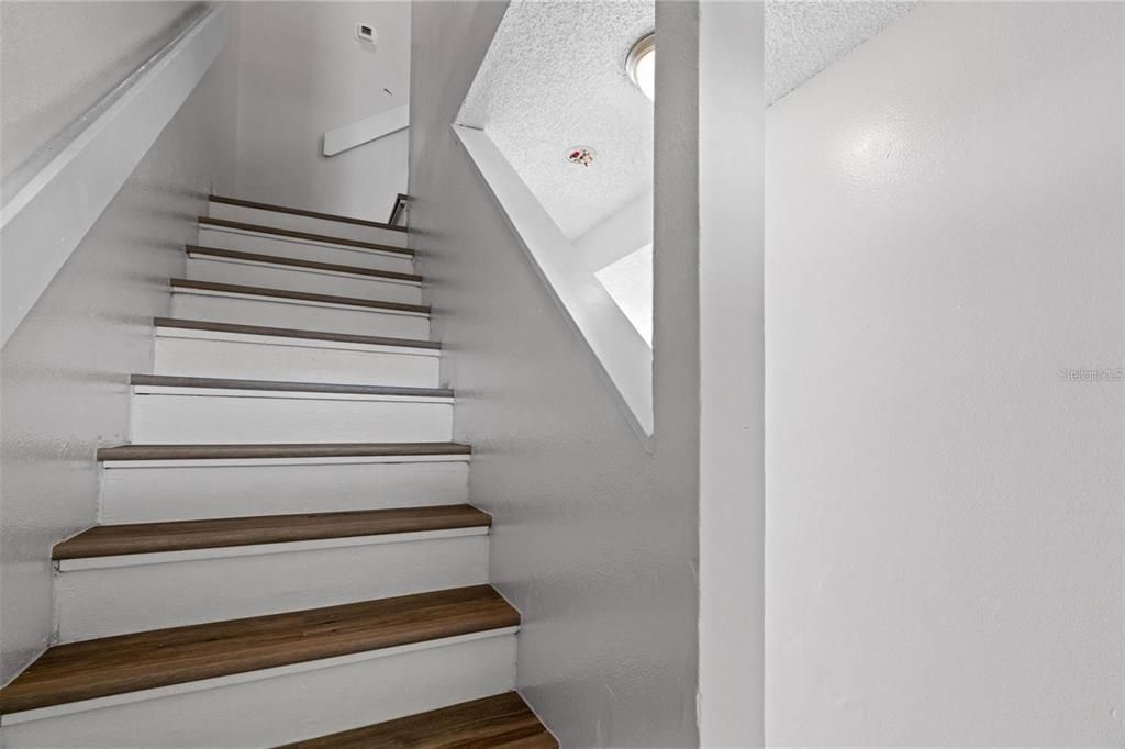 Под контрактом: $119,900 (2 спален, 1 ванн, 870 Квадратных фут)