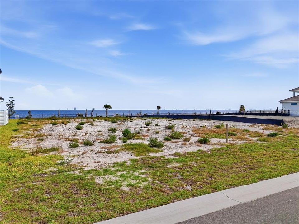 En Venta: $799,000 (0.30 acres)