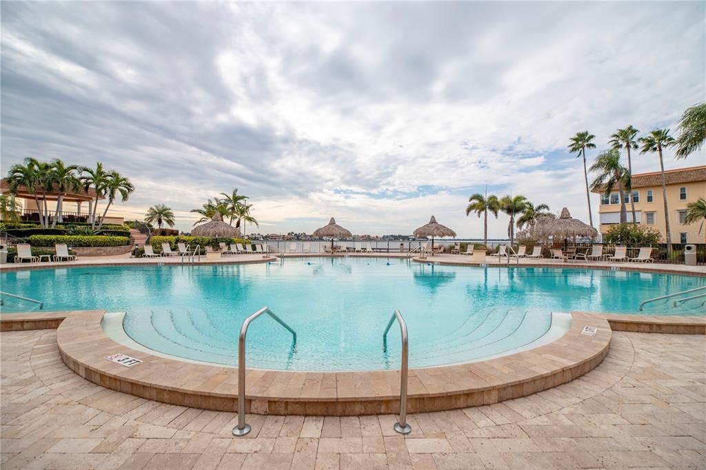 待售: $147,500 (1 贝兹, 1 浴室, 738 平方英尺)