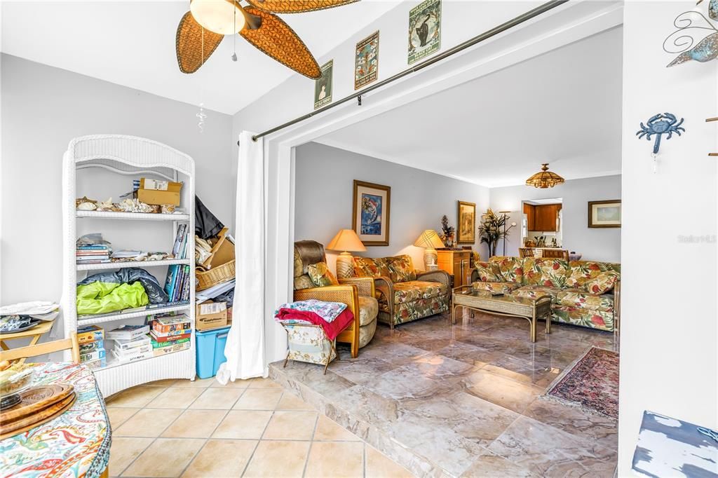 待售: $147,500 (1 贝兹, 1 浴室, 738 平方英尺)