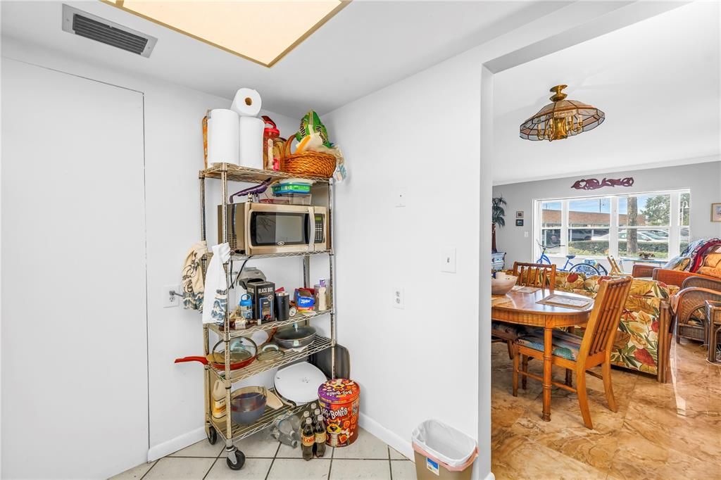 待售: $147,500 (1 贝兹, 1 浴室, 738 平方英尺)