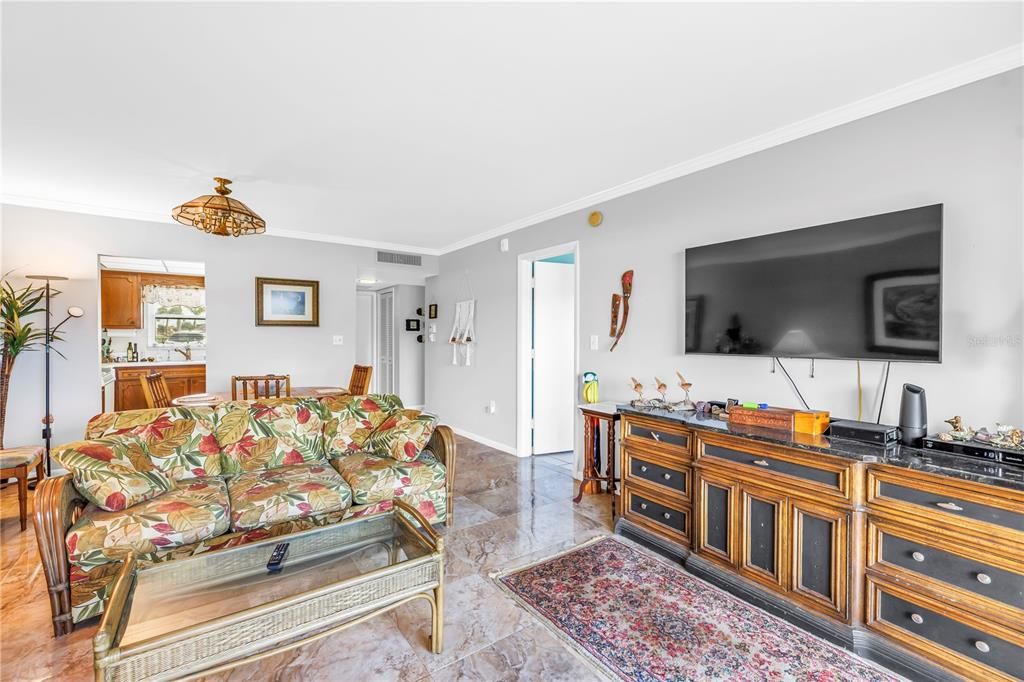 待售: $147,500 (1 贝兹, 1 浴室, 738 平方英尺)