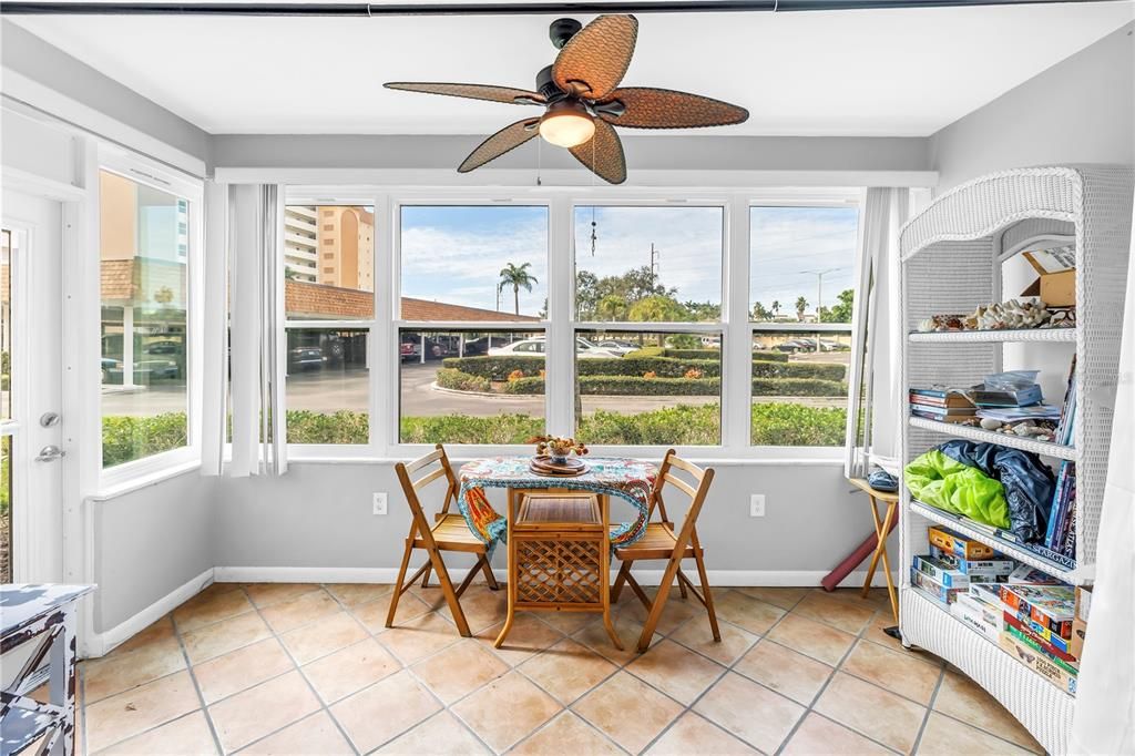 待售: $147,500 (1 贝兹, 1 浴室, 738 平方英尺)