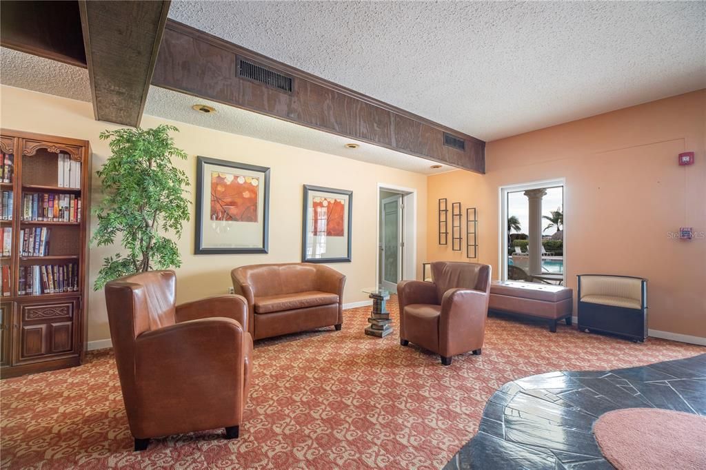 待售: $147,500 (1 贝兹, 1 浴室, 738 平方英尺)