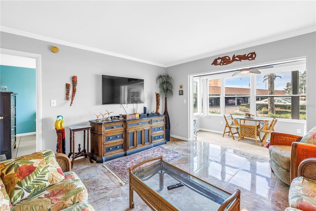 待售: $147,500 (1 贝兹, 1 浴室, 738 平方英尺)